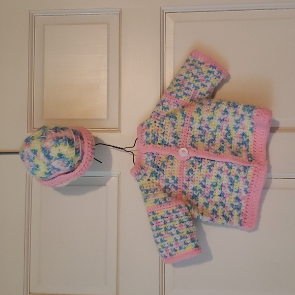 Handmade baby sweater with matching hat - Picture 3 of 3